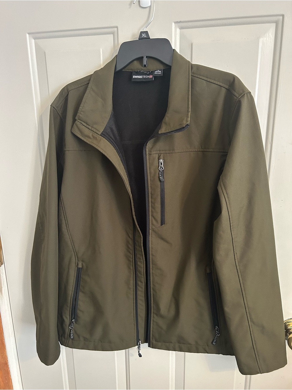 Swiss Tech Men's Large Olive Green Lightweight Softshell Jacket